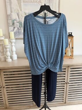 Liverpool Los Angeles Blue Pattern Twist-Front Women's Top